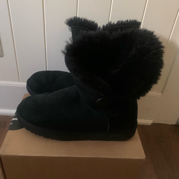 UGG Boots 🥾 - Picture 2 of 6